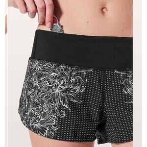 Lululemon Speed Up Short *2.5"Infinity Speed Up Short Alpine White Black / Black